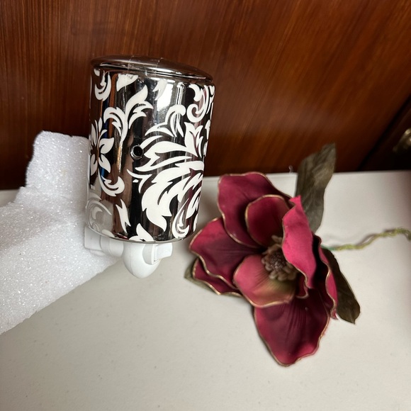 Celebrating Home Night light or Fragrance warmer Florence Plug in - Picture 11 of 14